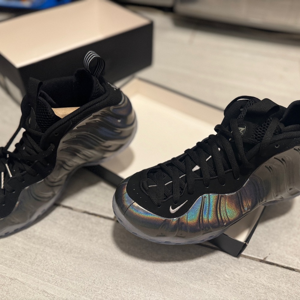 NIKE FOAMPOSITE HOLOGRAM